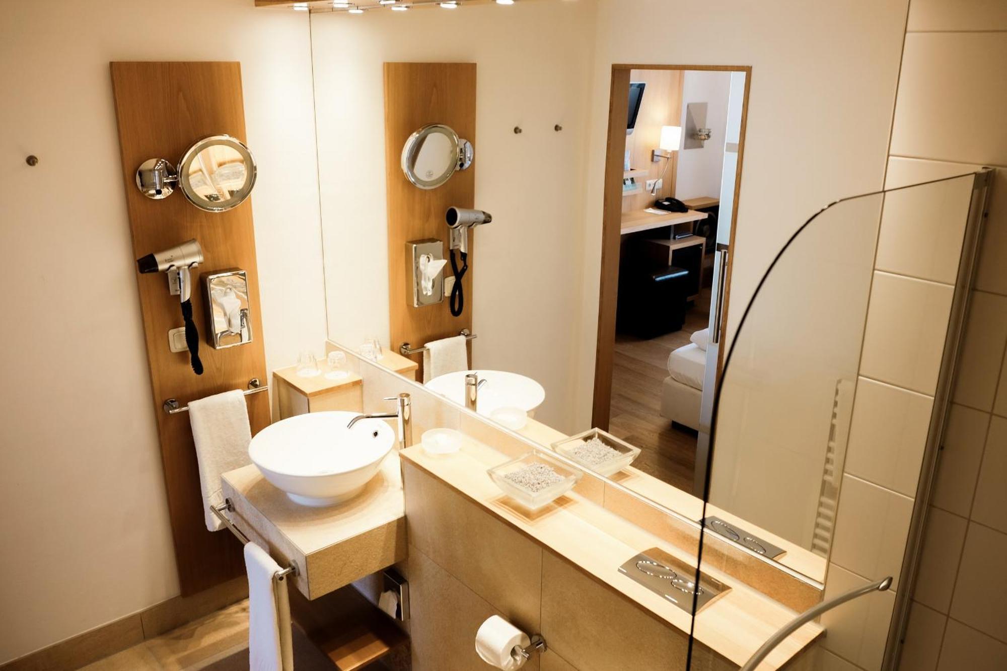 Familienzimmer (2 Erwachsene + 2 Kinder) mit Zugang zum GartenSpa
